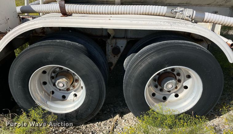 image for item NA9670 1977 Fruehauf TAG-F2-ESF  tank trailer
