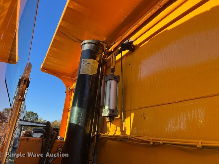 image for item NI9047 2010 International WorkStar 7400  dump truck