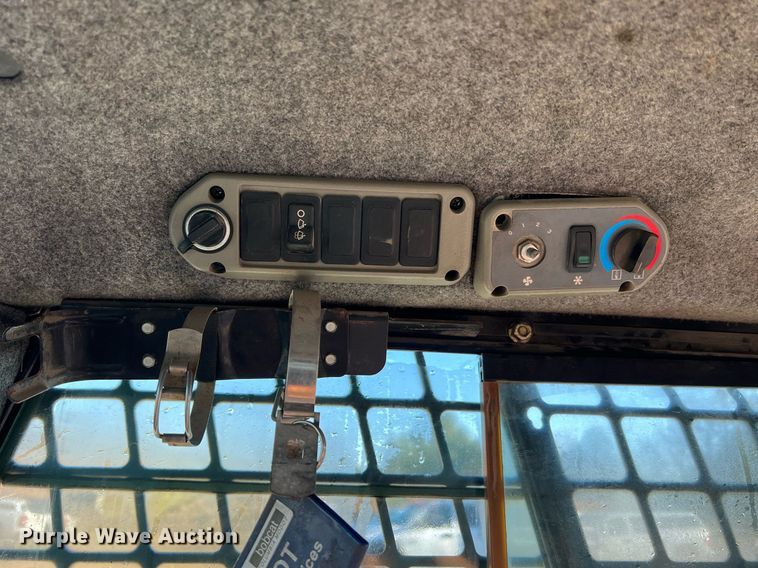 image for item NI9082 2008 Bobcat S300  skid steer loader