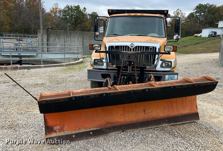 image for item NI9088 2005 International 7400  dump truck