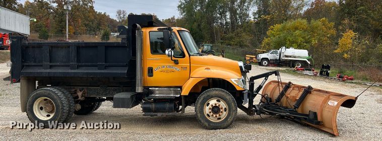 image for item NI9088 2005 International 7400  dump truck