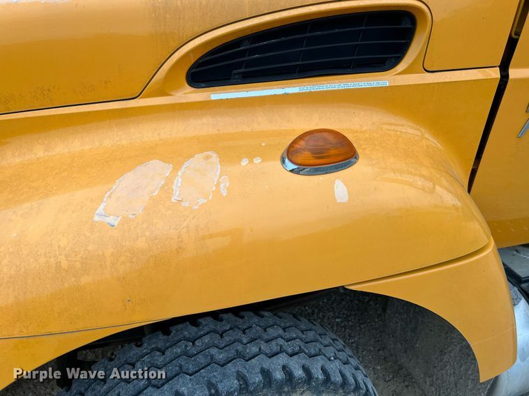 image for item NI9088 2005 International 7400  dump truck