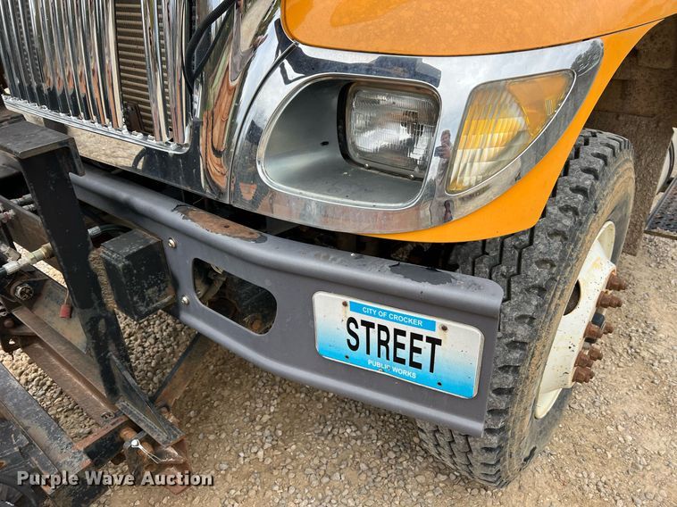 image for item NI9088 2005 International 7400  dump truck