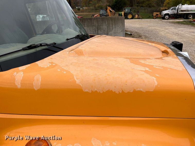 image for item NI9088 2005 International 7400  dump truck