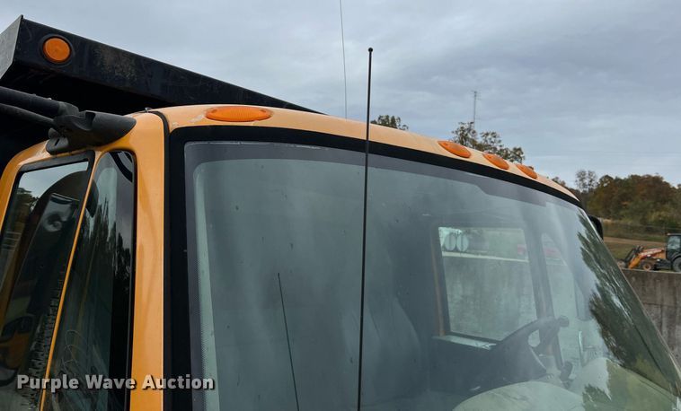 image for item NI9088 2005 International 7400  dump truck