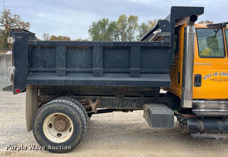 image for item NI9088 2005 International 7400  dump truck