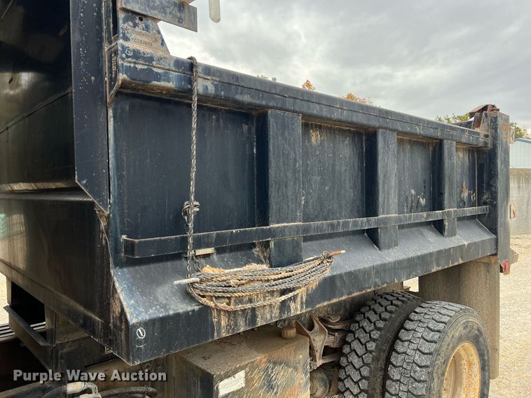 image for item NI9088 2005 International 7400  dump truck