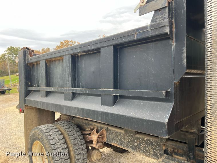 image for item NI9088 2005 International 7400  dump truck