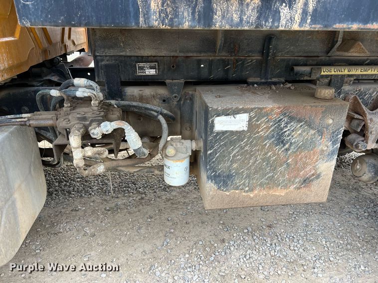 image for item NI9088 2005 International 7400  dump truck