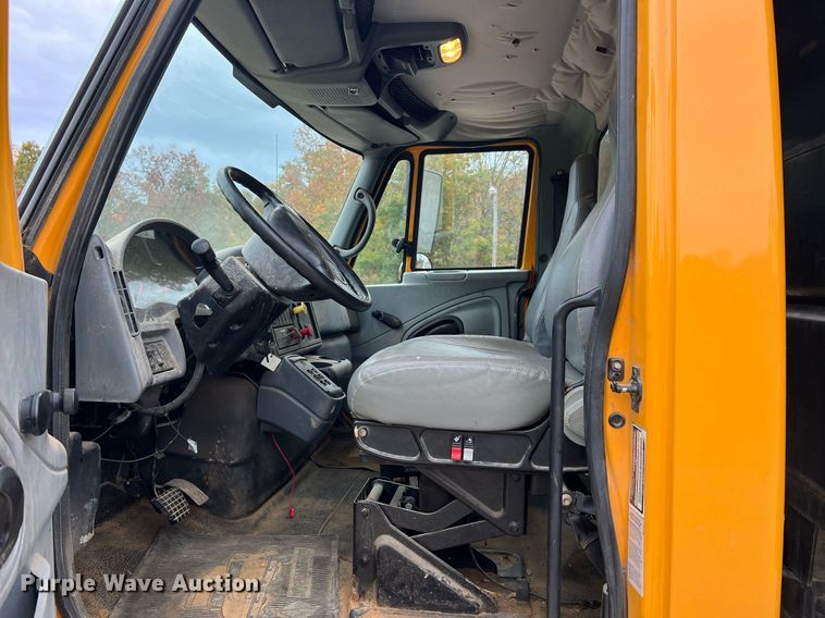 image for item NI9088 2005 International 7400  dump truck