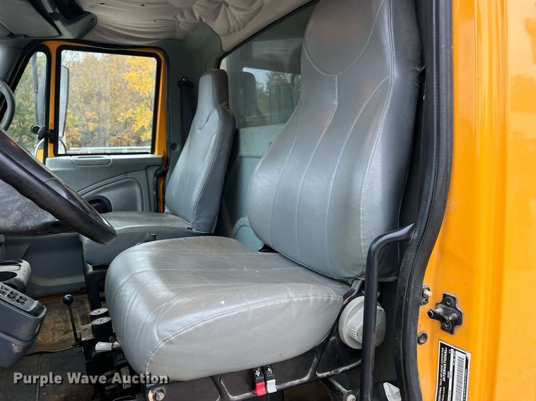 image for item NI9088 2005 International 7400  dump truck