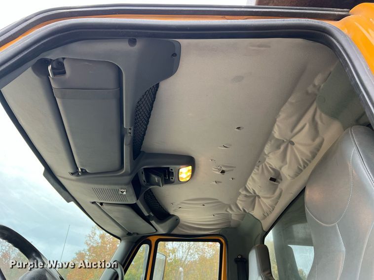 image for item NI9088 2005 International 7400  dump truck