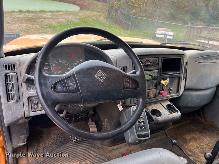 image for item NI9088 2005 International 7400  dump truck