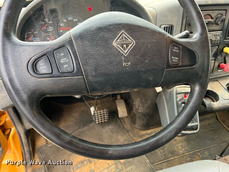 image for item NI9088 2005 International 7400  dump truck