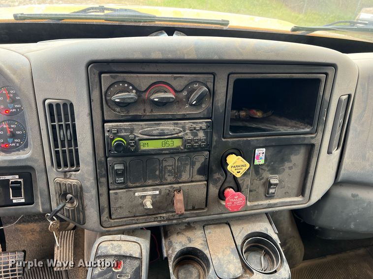 image for item NI9088 2005 International 7400  dump truck