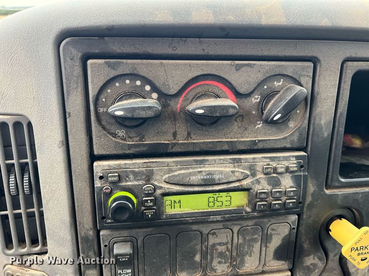 image for item NI9088 2005 International 7400  dump truck