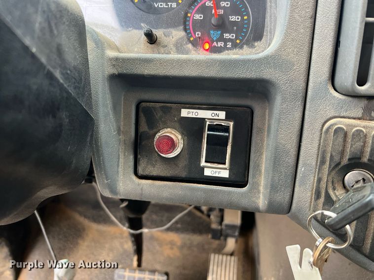 image for item NI9088 2005 International 7400  dump truck