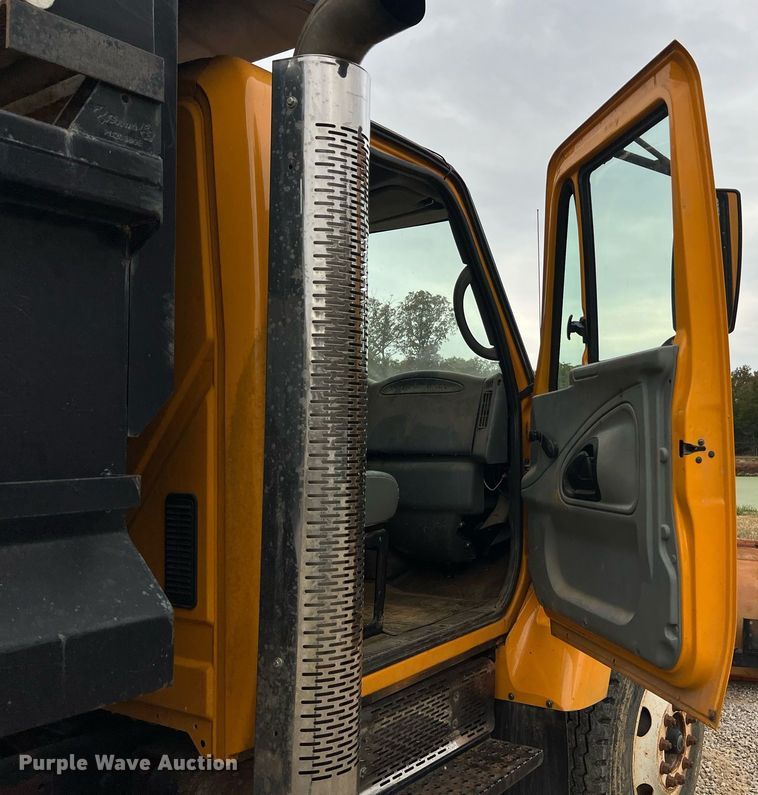 image for item NI9088 2005 International 7400  dump truck