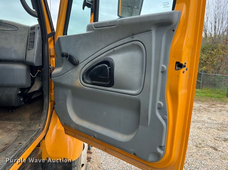 image for item NI9088 2005 International 7400  dump truck