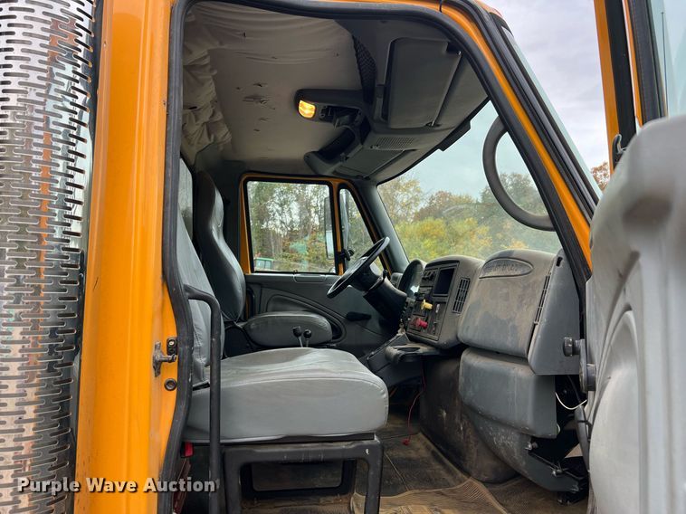 image for item NI9088 2005 International 7400  dump truck