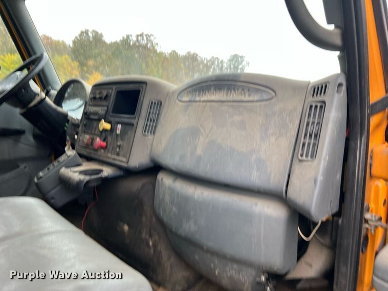 image for item NI9088 2005 International 7400  dump truck