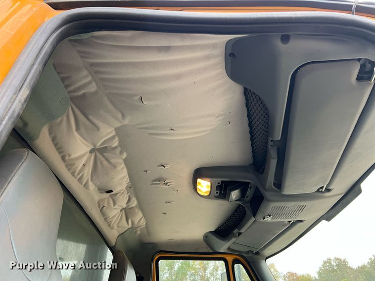 image for item NI9088 2005 International 7400  dump truck