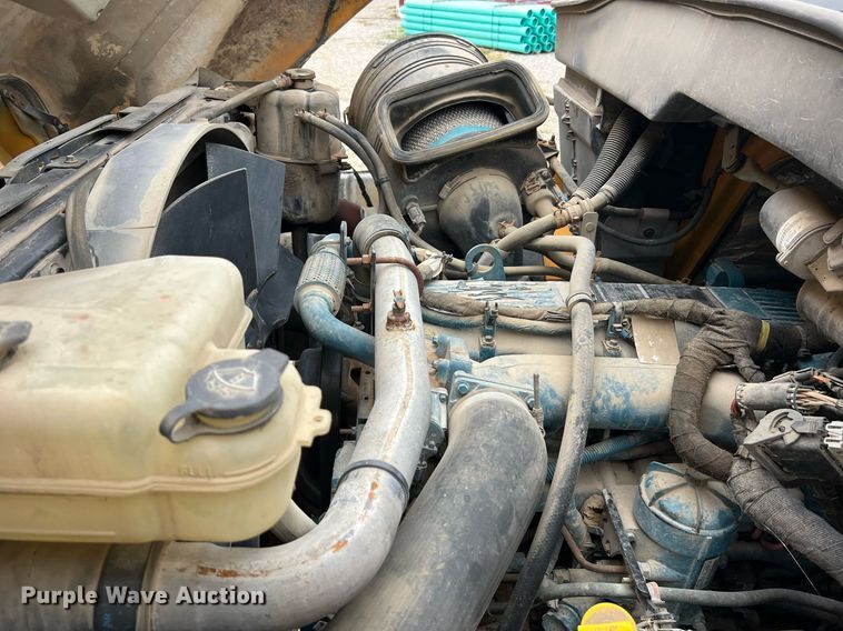 image for item NI9088 2005 International 7400  dump truck