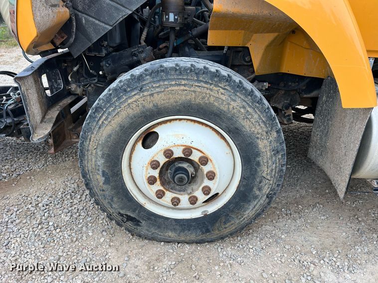 image for item NI9088 2005 International 7400  dump truck