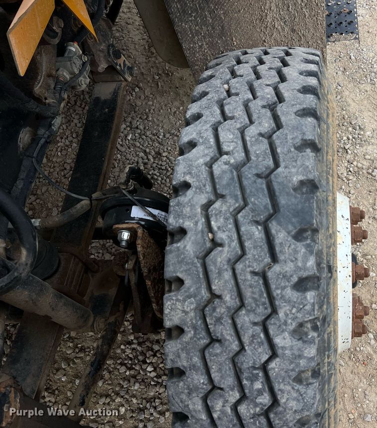 image for item NI9088 2005 International 7400  dump truck