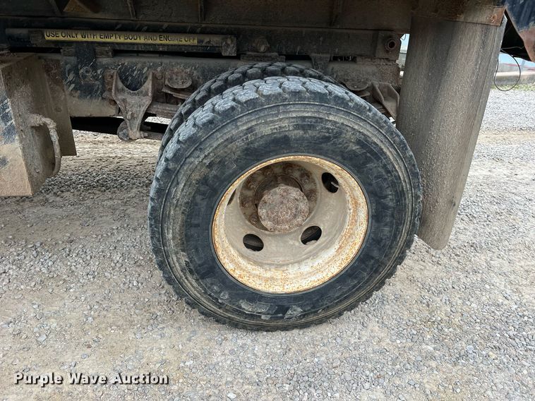 image for item NI9088 2005 International 7400  dump truck