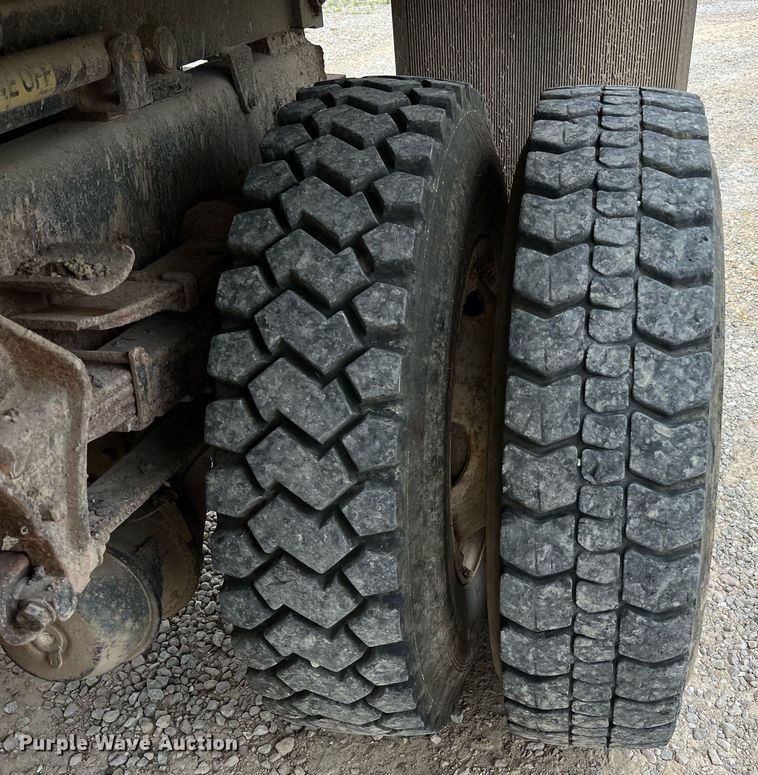 image for item NI9088 2005 International 7400  dump truck