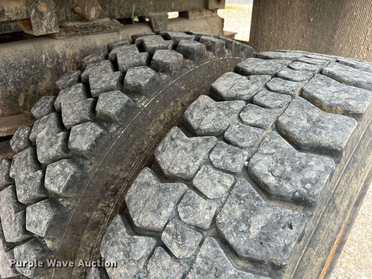 image for item NI9088 2005 International 7400  dump truck