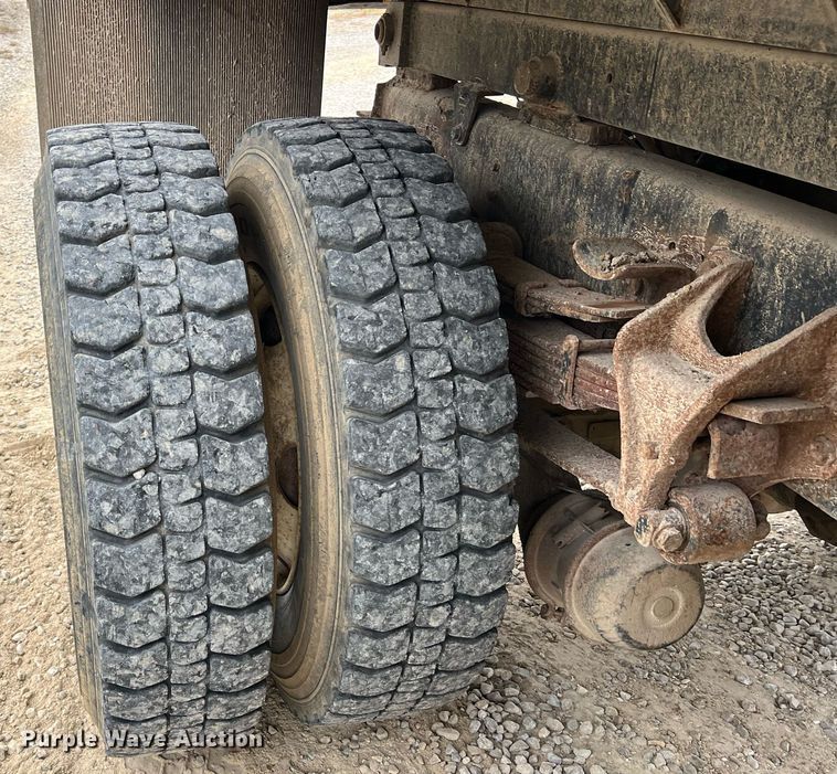 image for item NI9088 2005 International 7400  dump truck