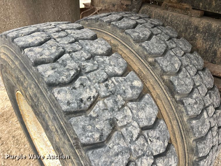 image for item NI9088 2005 International 7400  dump truck