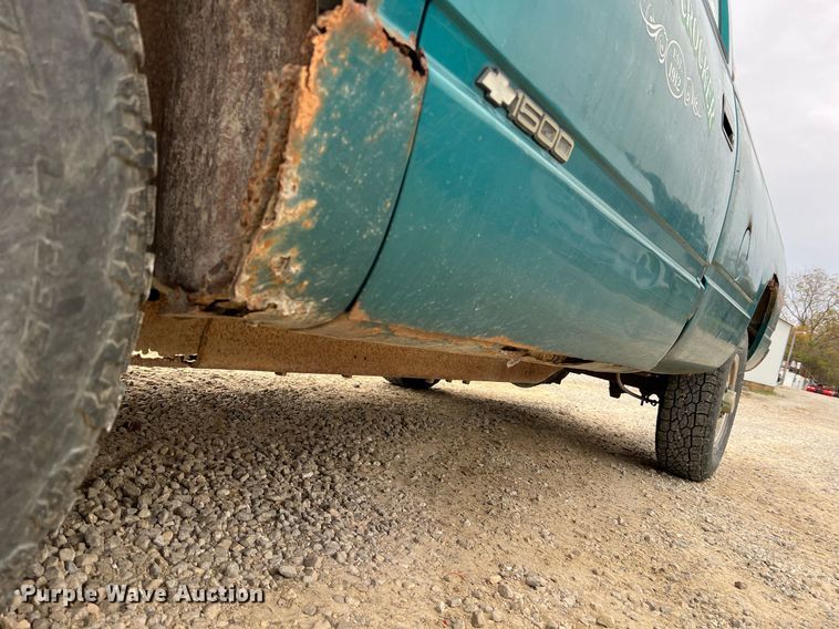 image for item NI9089 1994 Chevrolet Cheyenne 1500  pickup truck