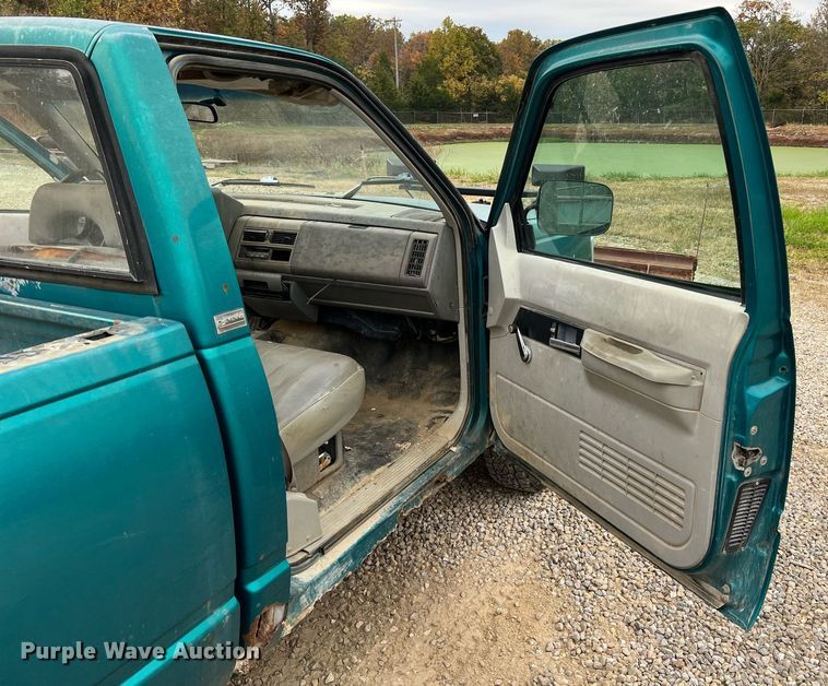 image for item NI9089 1994 Chevrolet Cheyenne 1500  pickup truck