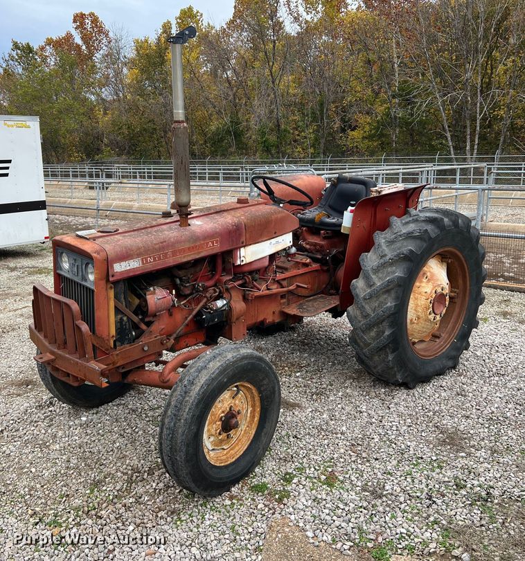 image for item NI9092 International 444  tractor