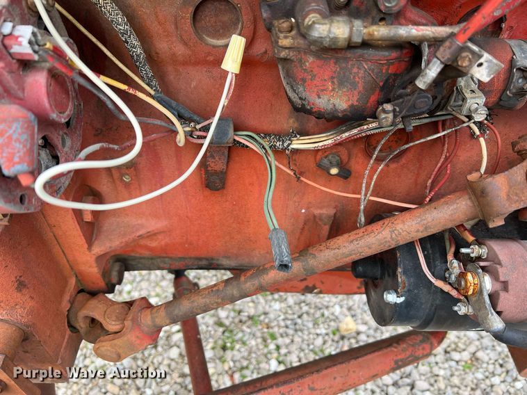 image for item NI9092 International 444  tractor