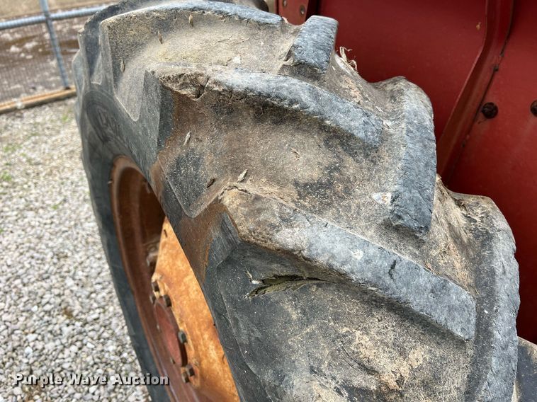 image for item NI9092 International 444  tractor