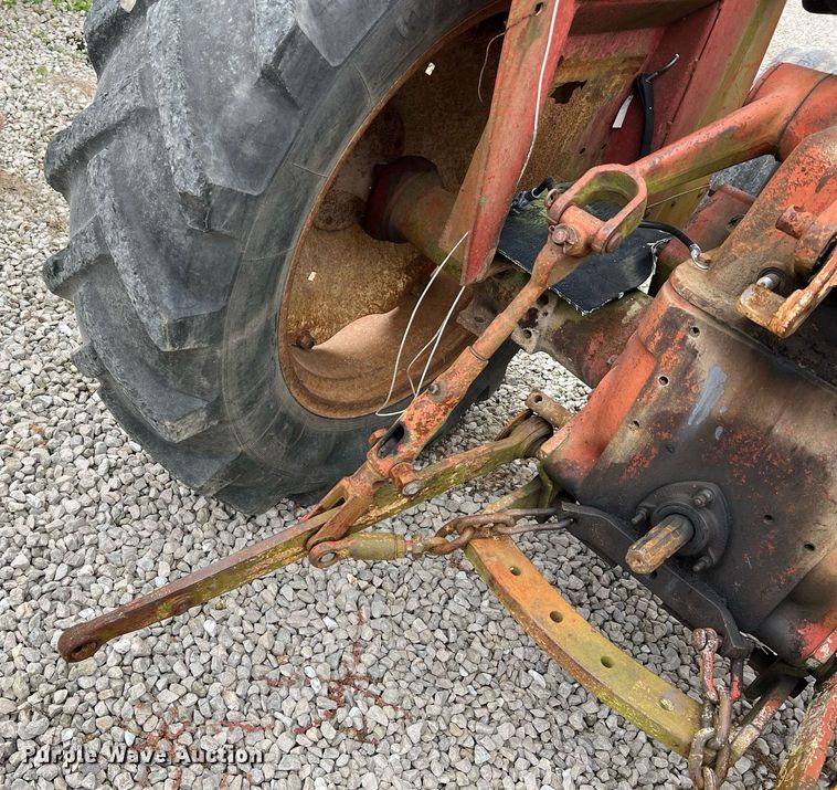 image for item NI9092 International 444  tractor