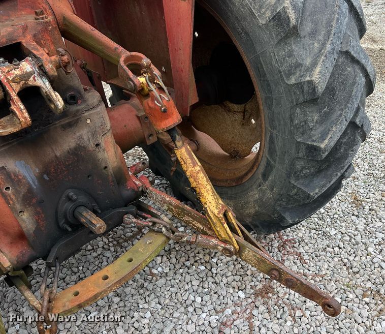 image for item NI9092 International 444  tractor