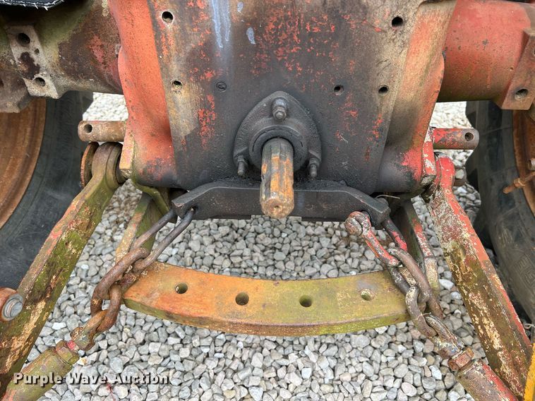 image for item NI9092 International 444  tractor