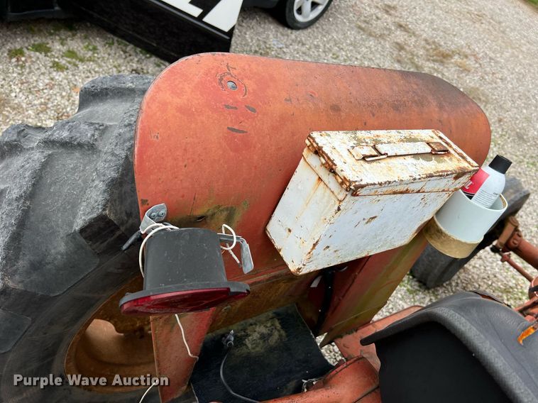 image for item NI9092 International 444  tractor