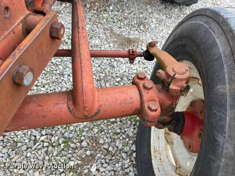 image for item NI9092 International 444  tractor