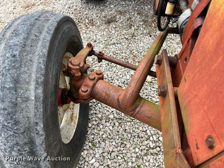 image for item NI9092 International 444  tractor