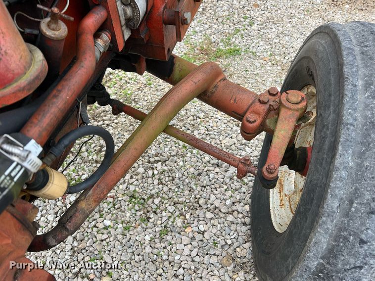 image for item NI9092 International 444  tractor