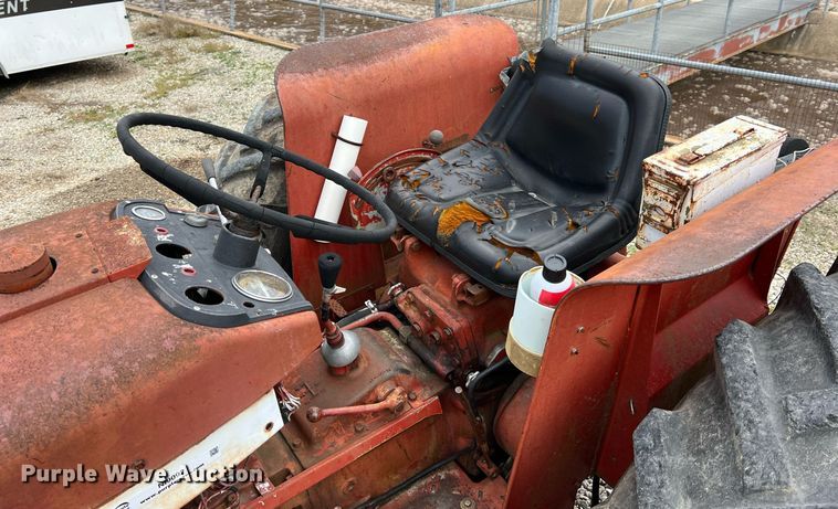 image for item NI9092 International 444  tractor