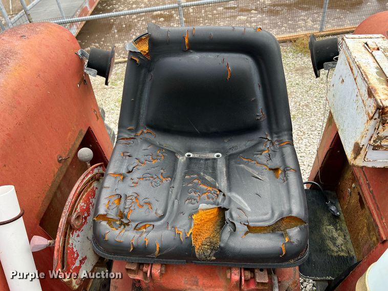 image for item NI9092 International 444  tractor