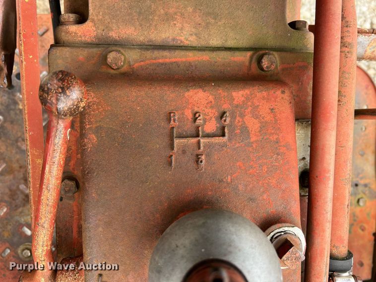 image for item NI9092 International 444  tractor