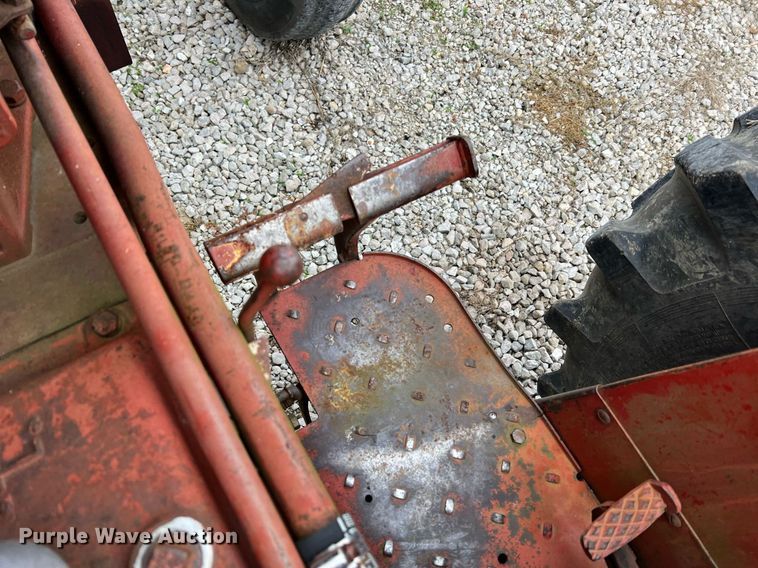 image for item NI9092 International 444  tractor